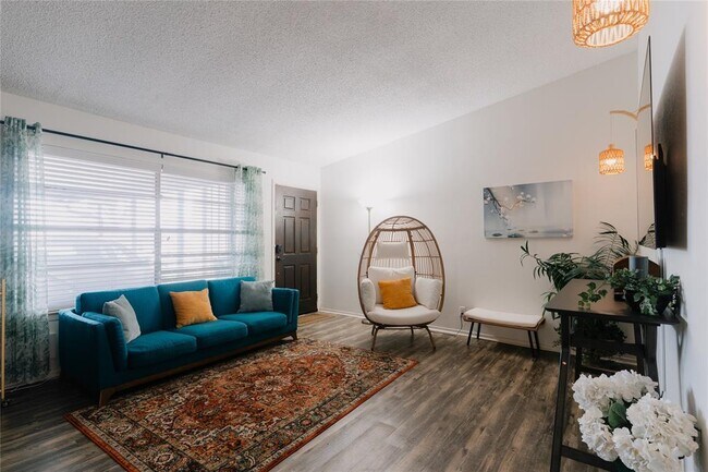 9011 Quail Valley Dr in Austin, TX - Building Photo - Building Photo
