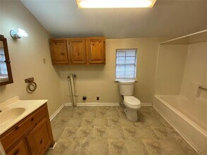 1229 E Kyle Rd in Clute, TX - Building Photo - Building Photo