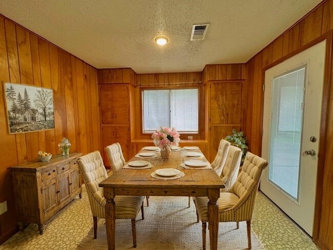 property at 626 N Resident St