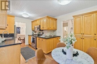 406 Vega St in Oshawa, ON - Building Photo - Building Photo