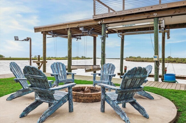 395 Redfish Dr in Freeport, TX - Building Photo - Building Photo