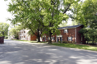 Highland Pointe Apartments in Indianapolis, IN - Building Photo - Building Photo