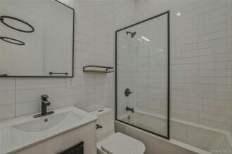 21 Essex St in Brooklyn, NY - Foto de edificio - Building Photo