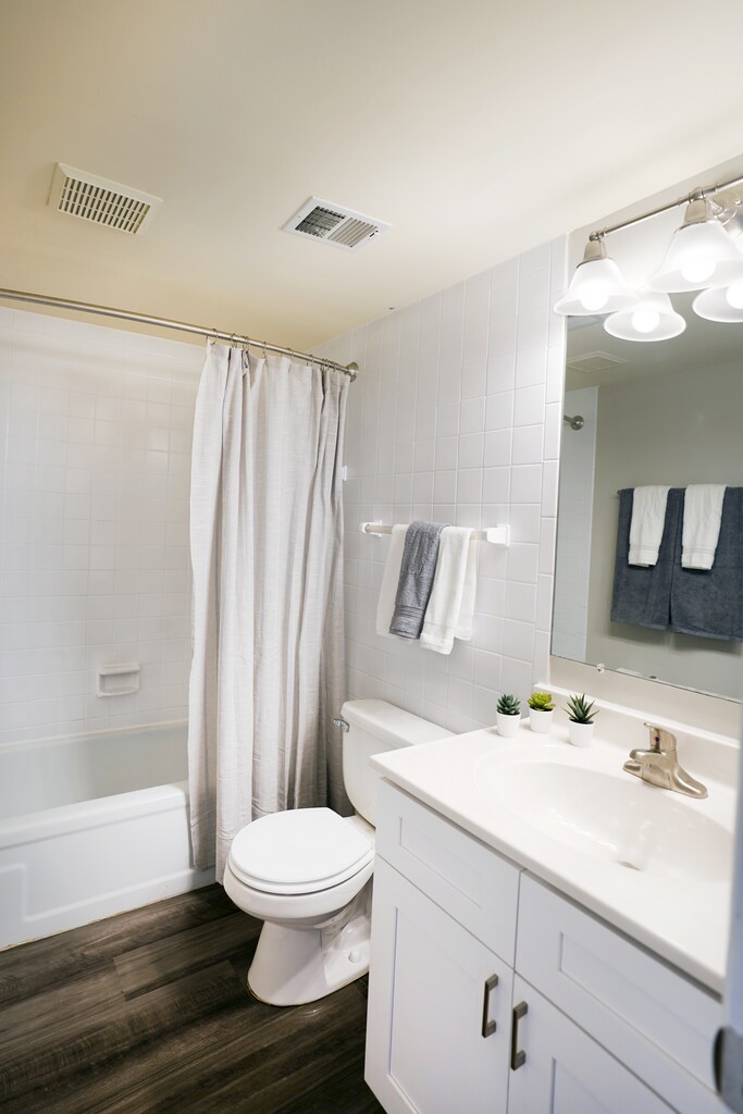 Lindenbrooke Apartments South Park, PA Apartments