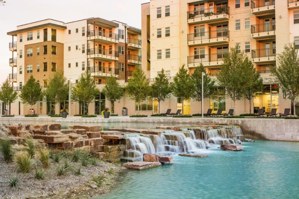 Discovery at The Realm in Lewisville, TX - Foto de edificio