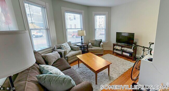 103 Marion St in Somerville, MA - Building Photo - Building Photo