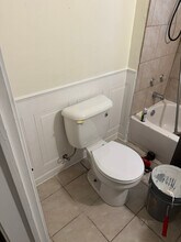 614 Woodbury Ave in Lansing, MI - Building Photo - Building Photo