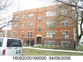 703 N Austin Blvd in Chicago, IL - Building Photo