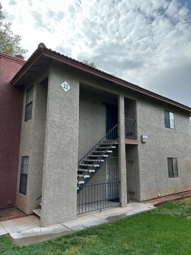 property at 5576 W Rochelle Ave.