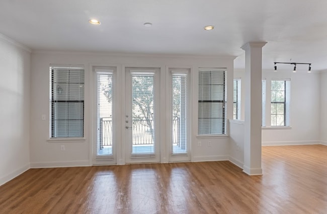 2121 Allen Pkwy in Houston, TX - Foto de edificio - Building Photo