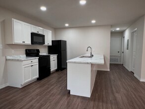 102 Pecan Dr in Lacy Lakeview, TX - Foto de edificio - Building Photo