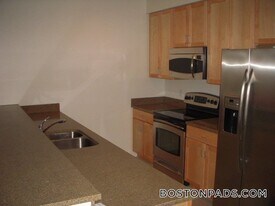 26 New Derby St, Unit 407 in Salem, MA - Building Photo