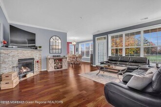 410 St Andrews Pl in Englishtown, NJ - Building Photo - Building Photo