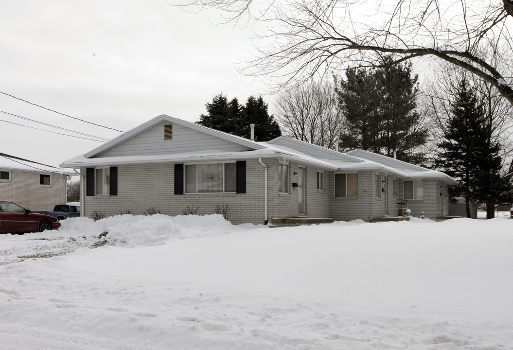 226-236 Kennedy St in Louisville, OH - Building Photo