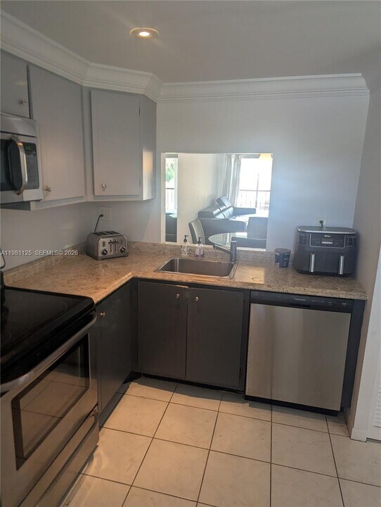 3920 Inverrary Blvd in Lauderhill, FL - Building Photo