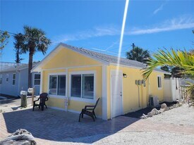 12217 Sunshine Ln in Treasure Island, FL - Building Photo