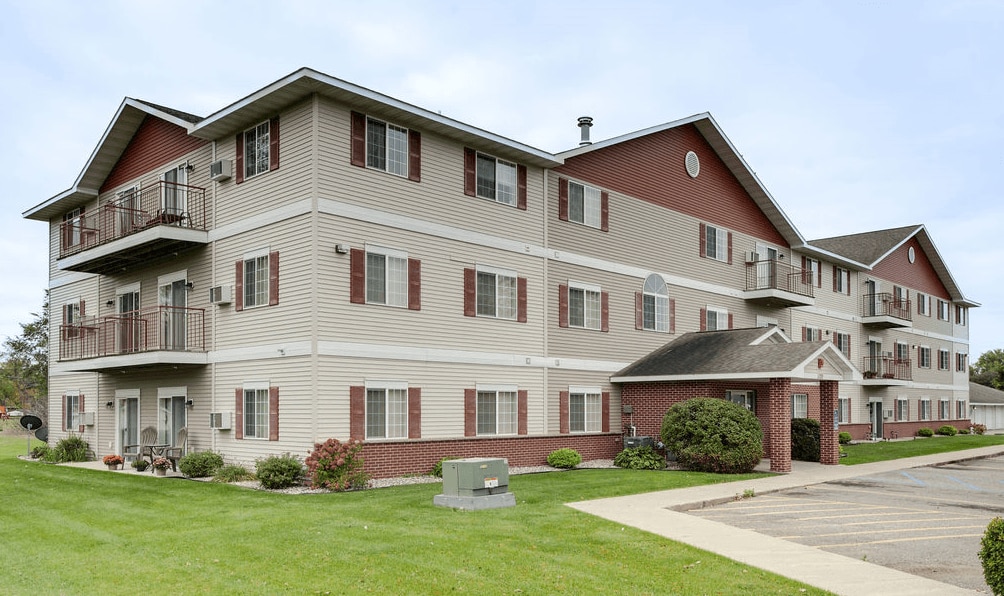 Somerset Apartments in Fergus Falls, MN - Foto de edificio