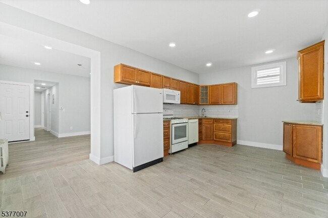 114 Littleton Ave in Newark, NJ - Building Photo - Building Photo