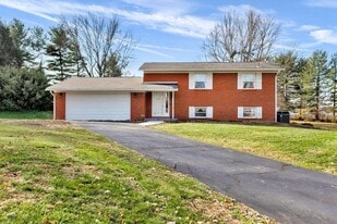 49 Commanche Ct in Granville, OH - Building Photo