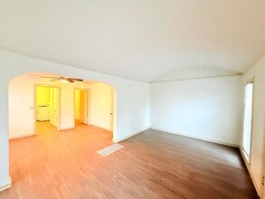 614-614 N Poinsettia Pl in Los Angeles, CA - Building Photo - Building Photo