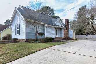 106 Allison Way in Cary, NC - Foto de edificio - Building Photo
