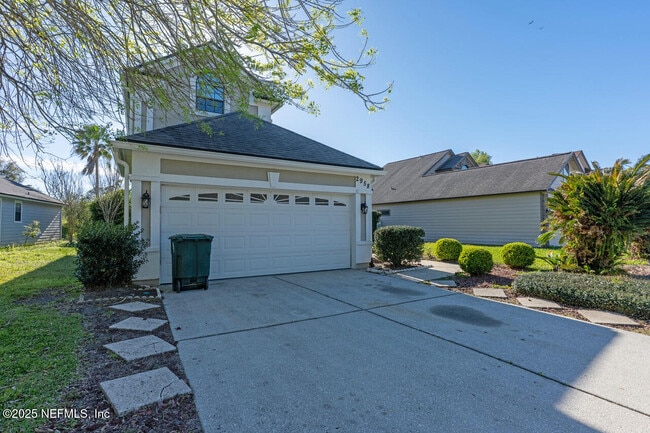property at 2958 Lantana Lakes Dr E