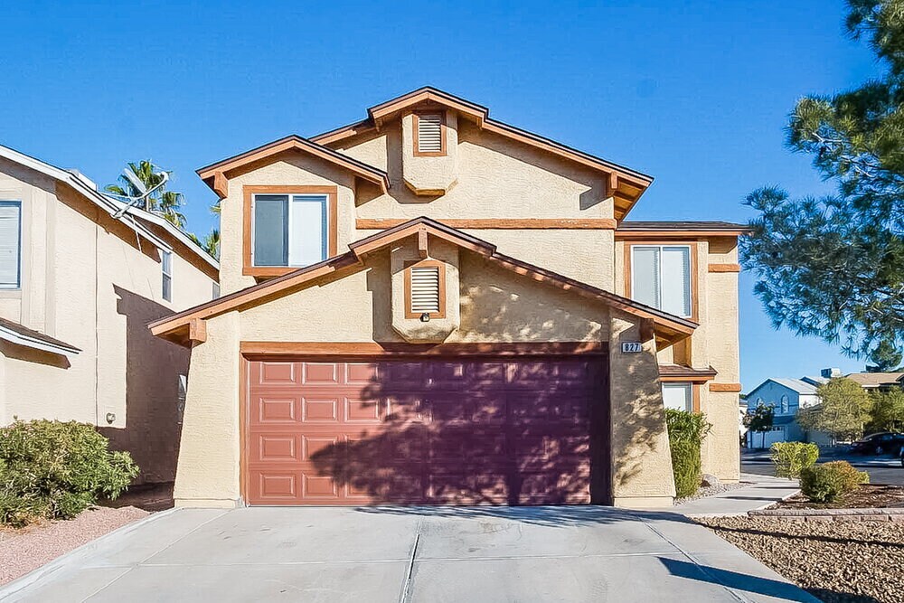 827 Schooner Dr in Henderson, NV - Building Photo