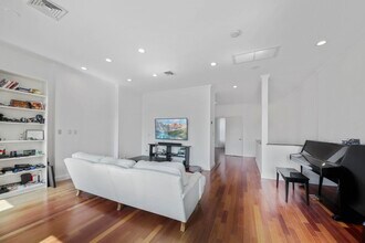 80 Morris St in Jersey City, NJ - Building Photo - Building Photo