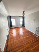 15 Nesbit Ave in West Hartford, CT - Building Photo - Building Photo