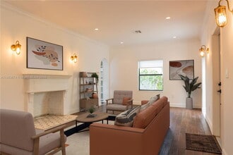 5938 NE 5th Ave in Miami, FL - Building Photo - Building Photo