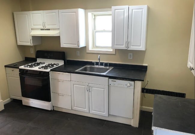 67 Flint St, Unit 2 in Somerville, MA - Building Photo - Building Photo