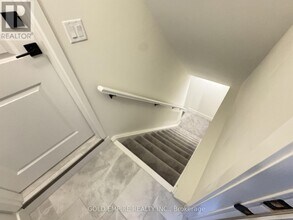 30 Julie Cresent in London, ON - Building Photo - Building Photo