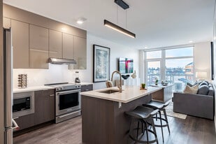 Birmingham Pointe in Birmingham, MI - Building Photo