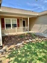 8621 Flagstone Way in Knoxville, TN - Building Photo