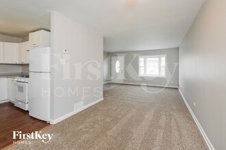 235 E Wrightwood Ave in Glendale Heights, IL - Building Photo - Building Photo