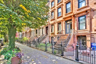 266 Stuyvesant Ave in Brooklyn, NY - Building Photo