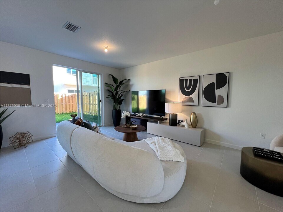 681 SE 14th St in Homestead, FL - Building Photo