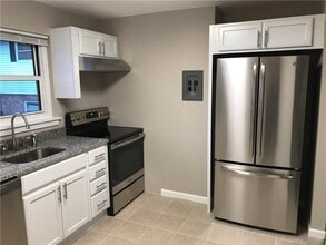 470 Oak Ave in Cheshire, CT - Building Photo - Building Photo