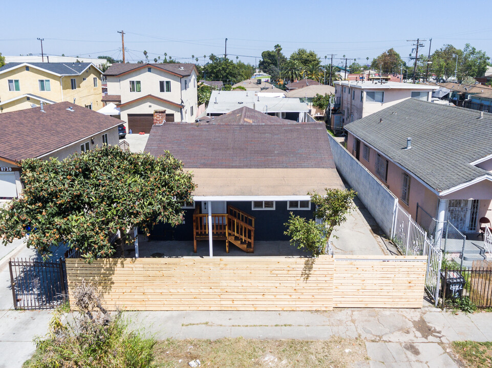 8722 Orchard Ave in Los Angeles, CA - Building Photo