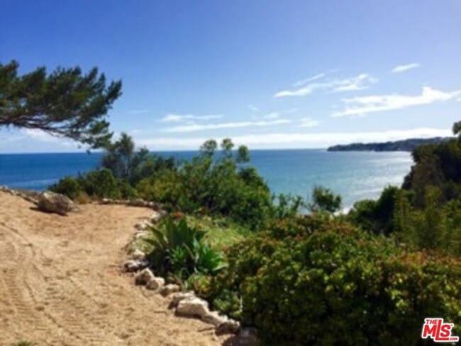 27500 Pacific Coast Hwy in Malibu, CA - Building Photo - Building Photo