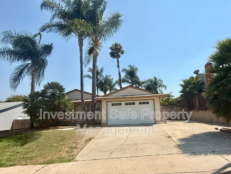 10105 Cedar Springs Dr in Santee, CA - Building Photo