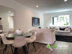 12520 15th Ave NE in Seattle, WA - Building Photo - Building Photo