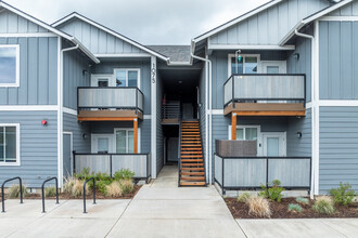 162- 1075 Clearview Apartments in Keizer, OR - Foto de edificio - Building Photo