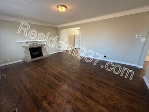 1750 E Dorothy Ln in Dayton, OH - Foto de edificio - Building Photo