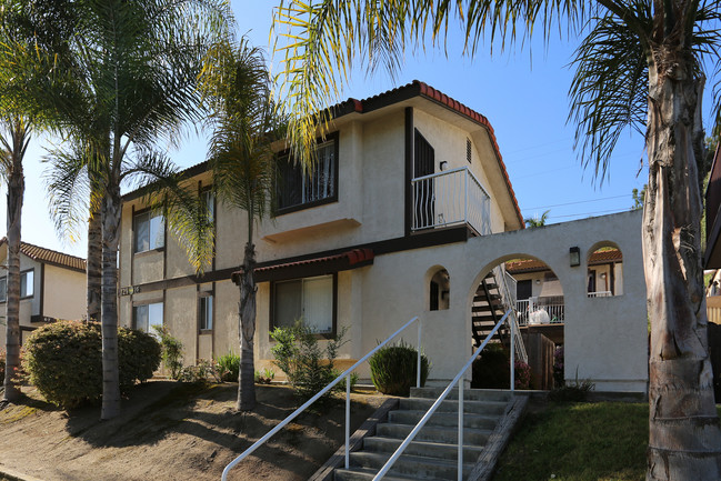 729 Windsor Ct in Vista, CA - Foto de edificio - Building Photo