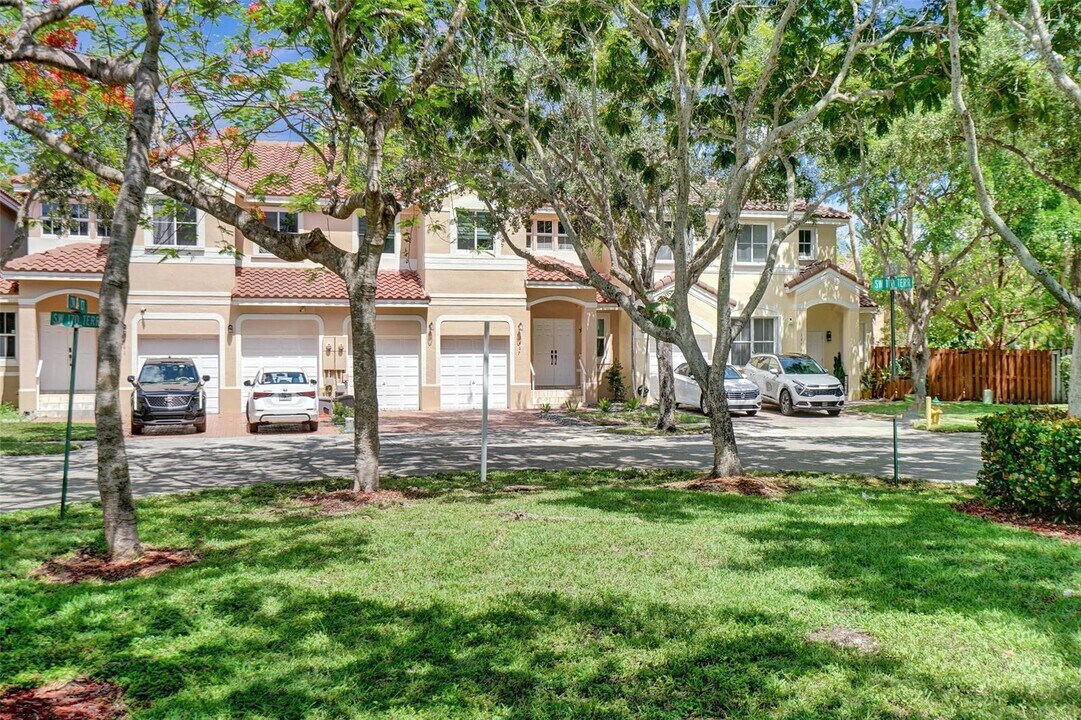 3467 SW 170th Ter in Miramar, FL - Building Photo