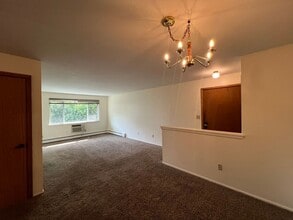 1321 W Main St in Lake Geneva, WI - Building Photo - Building Photo