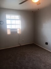 504 S 5th St in Noble, OK - Foto de edificio - Building Photo