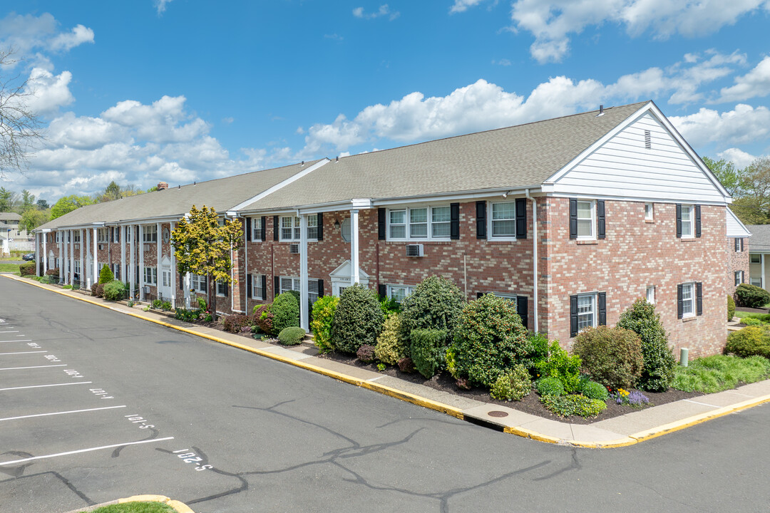 Valley House Condominiums in Doylestown, PA - Building Photo