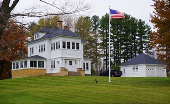 Bayside Manor Apartments